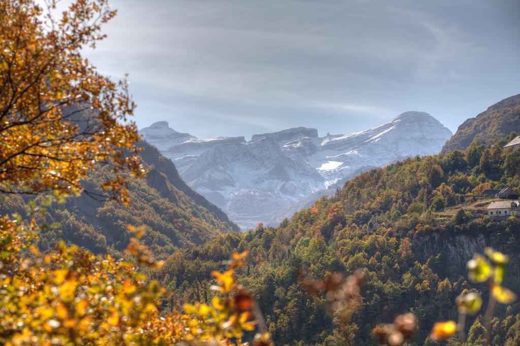 Logis Hotel La Breche De Roland Gèdre Екстериор снимка